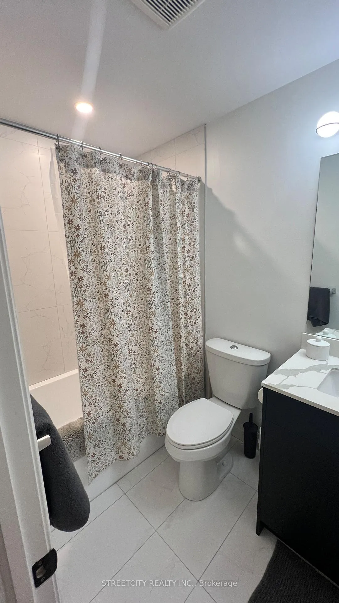 Photo 9 of Unit 31, 3900 Savoy Street E, London, South V — HOMEH