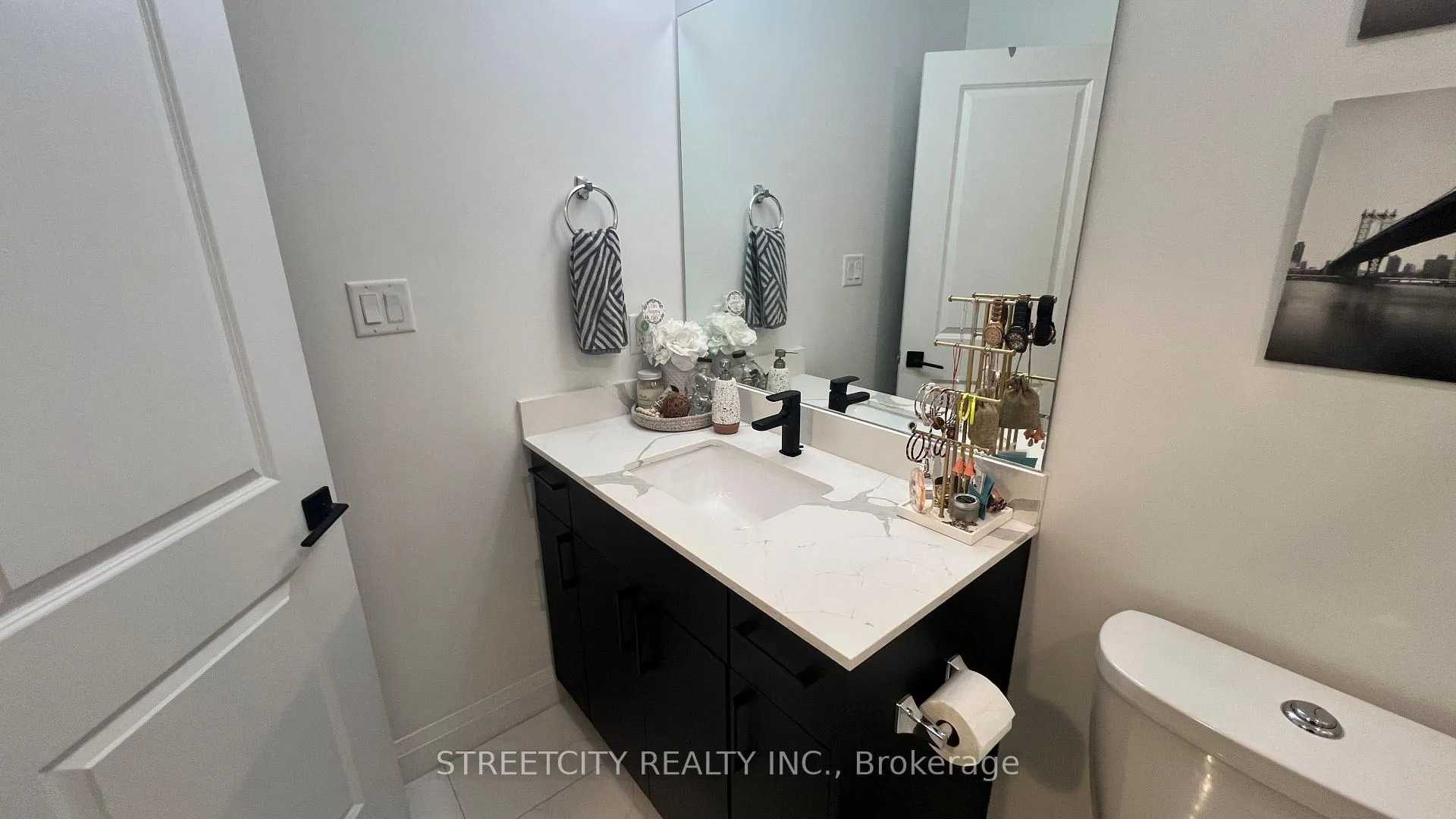 Photo 13 of Unit 31, 3900 Savoy Street E, London, South V — HOMEH