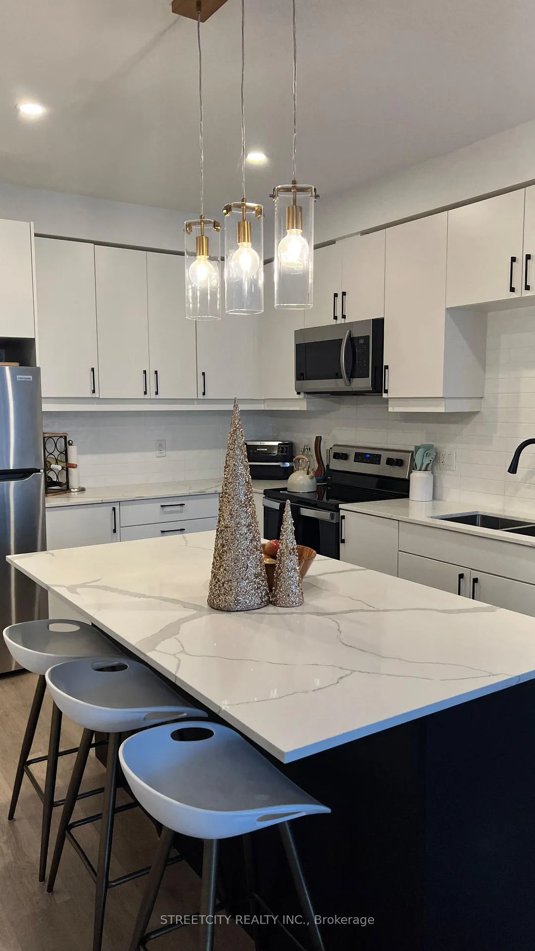 Photo 20 of Unit 31, 3900 Savoy Street E, London, South V — HOMEH