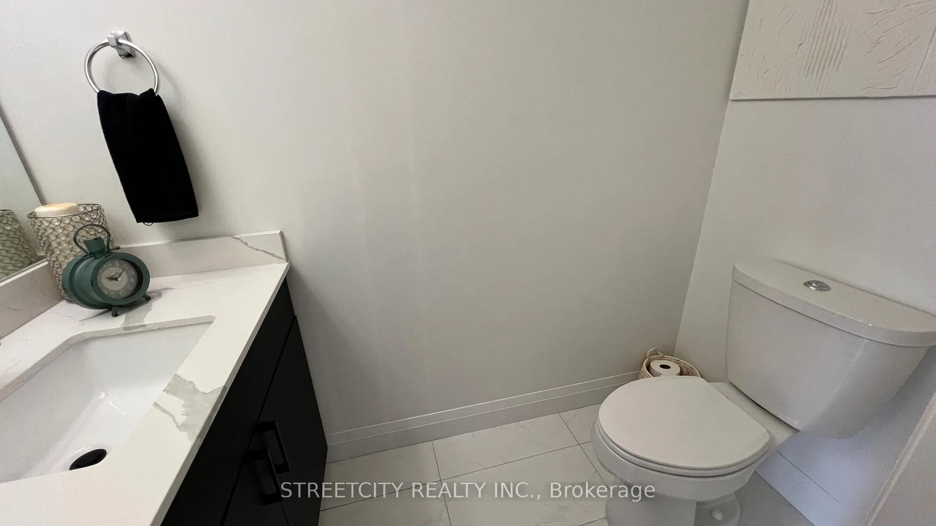 Photo 27 of Unit 31, 3900 Savoy Street E, London, South V — HOMEH