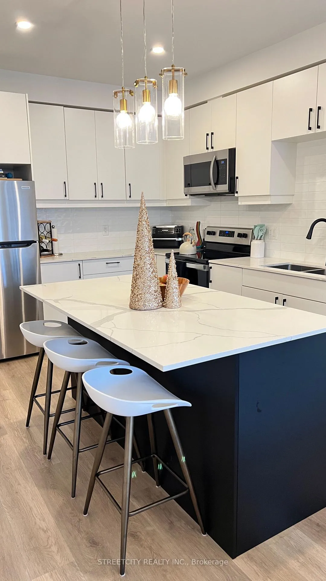 Photo 28 of Unit 31, 3900 Savoy Street E, London, South V — HOMEH