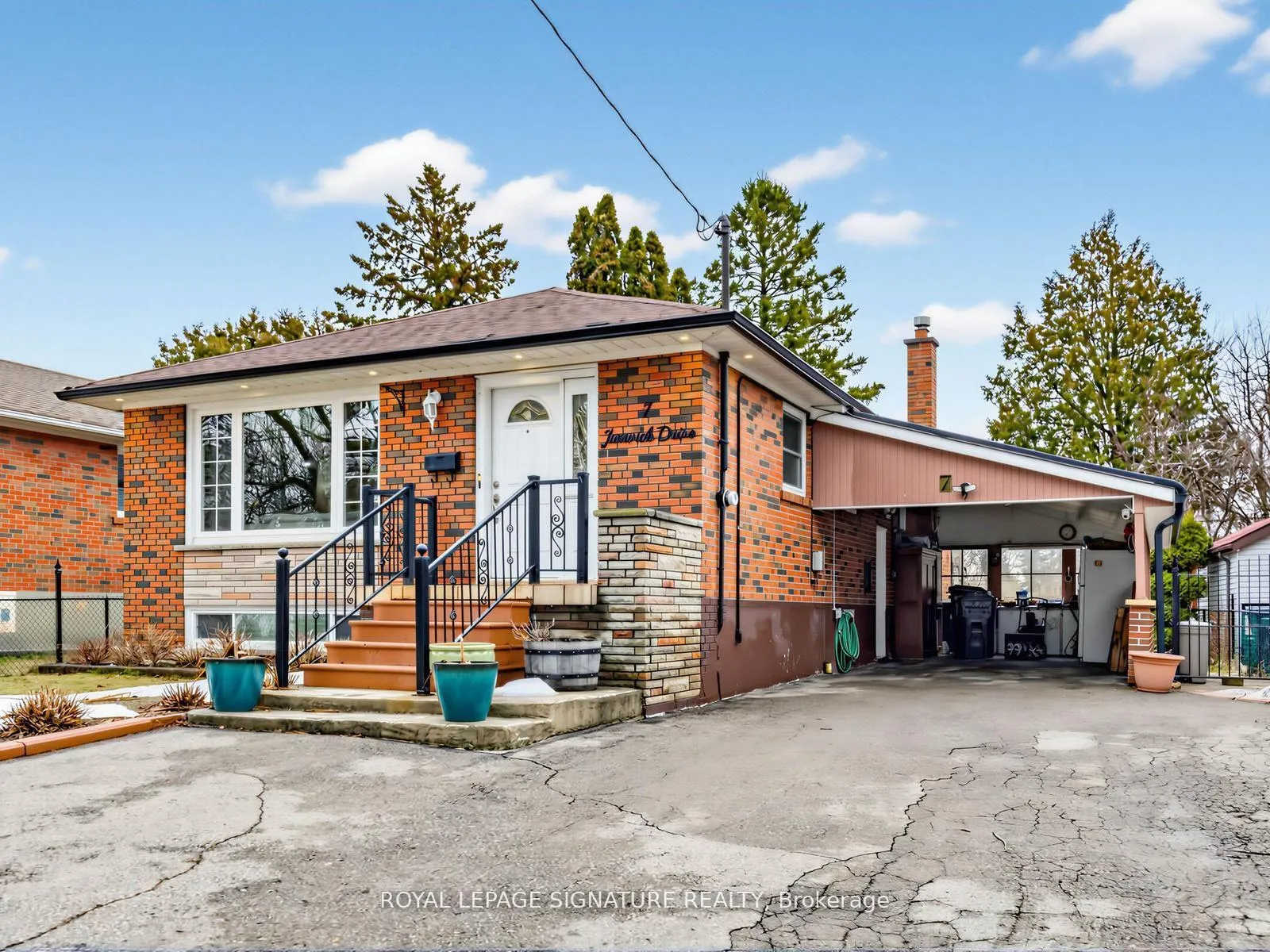 Photo 2 of 7 Jarwick Drive, Scarborough, Woburn — HOMEH