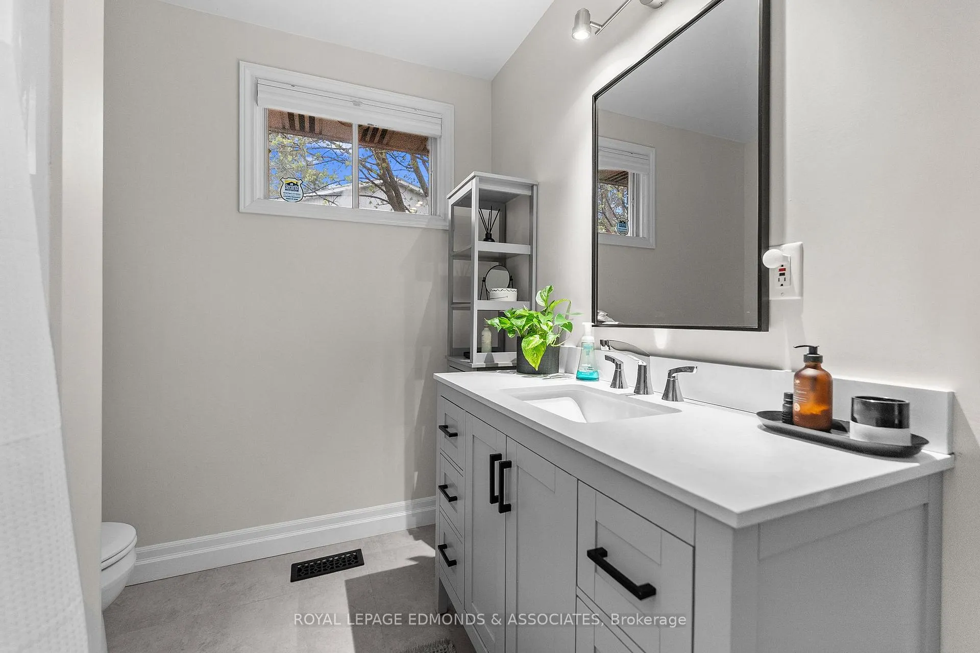 Photo 21 of 379 Morris Street, Pembroke — HOMEH