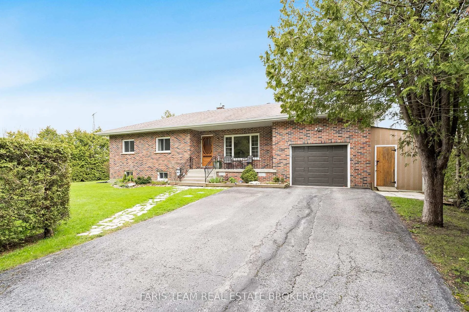 Photo 1 of 506 Line 11 S, Oro-Medonte, Hawkestone — HOMEH