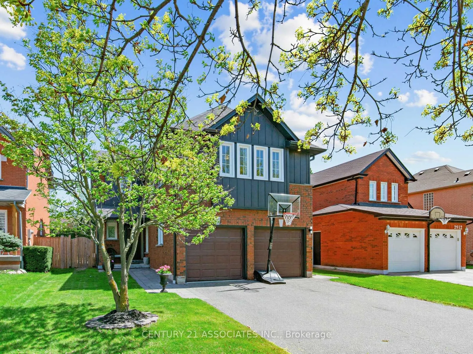 Photo 2 of 2908 Tradewind Drive, Mississauga, Meadowvale — HOMEH