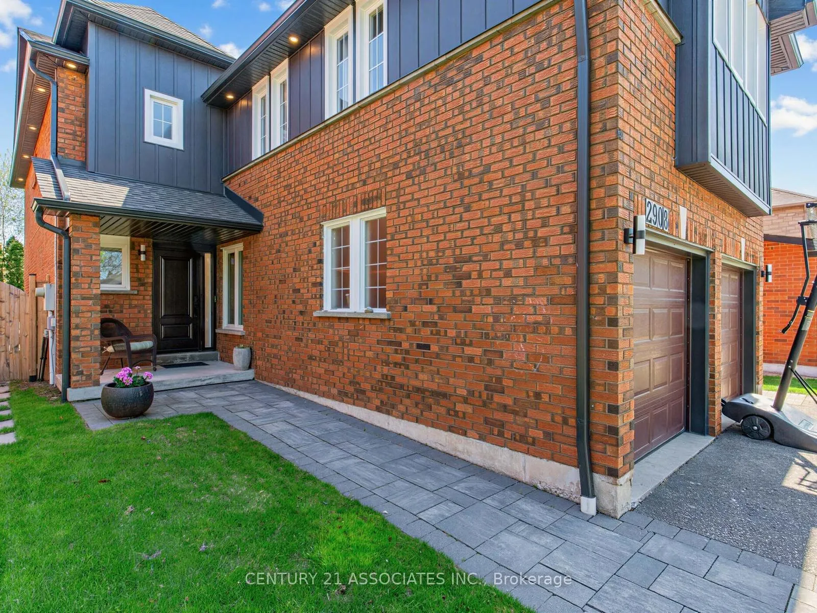 Photo 3 of 2908 Tradewind Drive, Mississauga, Meadowvale — HOMEH