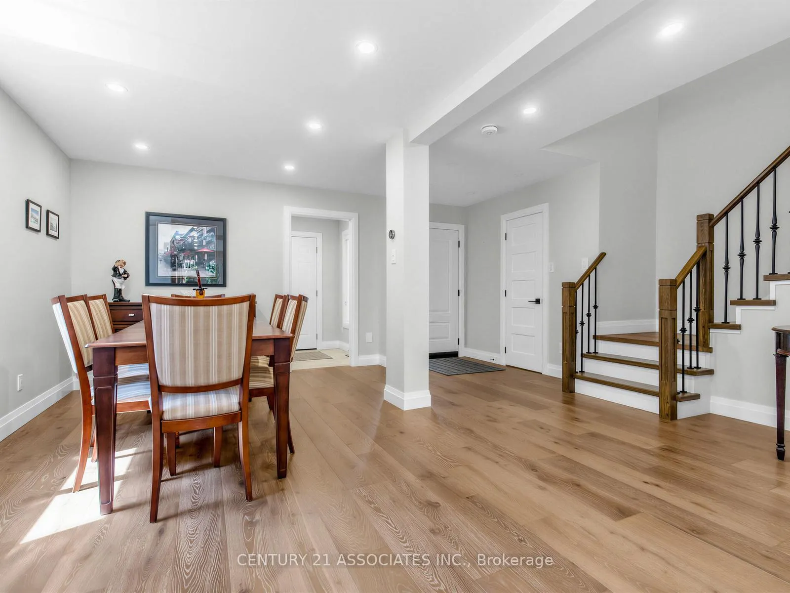 Photo 5 of 2908 Tradewind Drive, Mississauga, Meadowvale — HOMEH