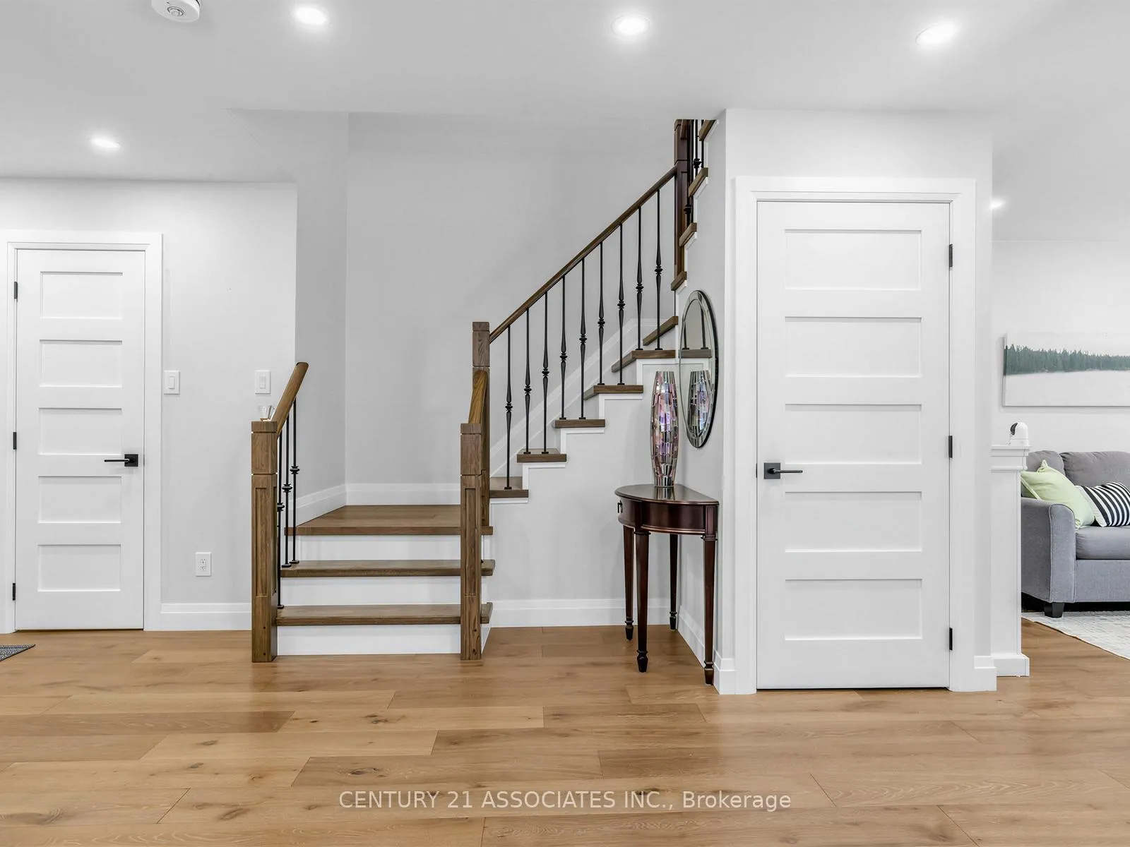 Photo 8 of 2908 Tradewind Drive, Mississauga, Meadowvale — HOMEH
