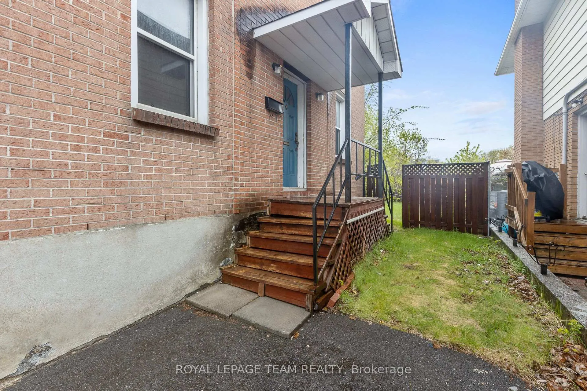 Photo 2 of 910 Pinecrest Road, Ottawa, Fairfield Heights — HOMEH