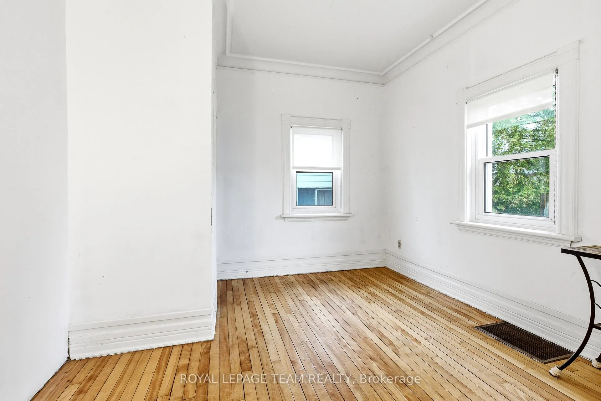 Photo 17 of 910 Pinecrest Road, Ottawa, Fairfield Heights — HOMEH