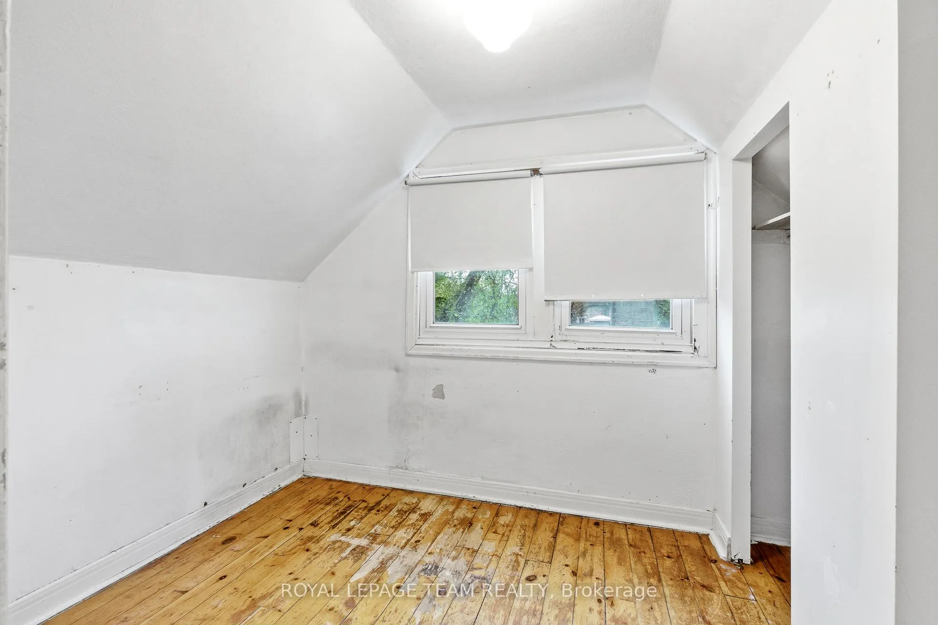 Photo 24 of 910 Pinecrest Road, Ottawa, Fairfield Heights — HOMEH