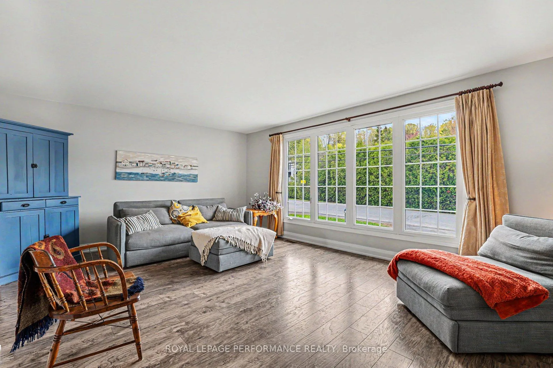 Photo 4 of 26 Delong Drive, Ottawa, Beacon Hill North — HOMEH