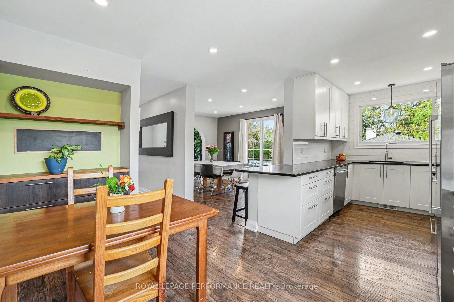 Photo 9 of 26 Delong Drive, Ottawa, Beacon Hill North — HOMEH