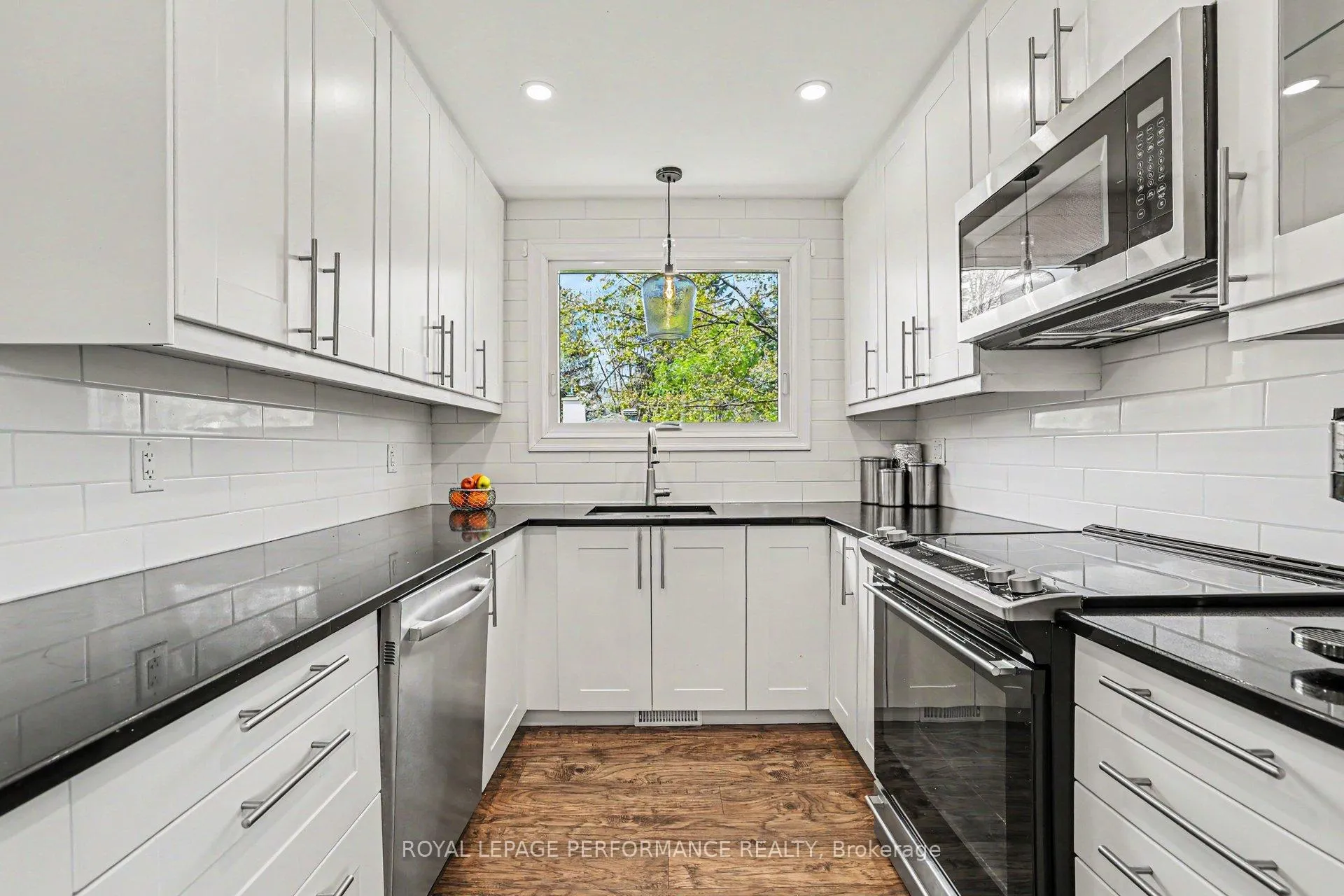 Photo 11 of 26 Delong Drive, Ottawa, Beacon Hill North — HOMEH