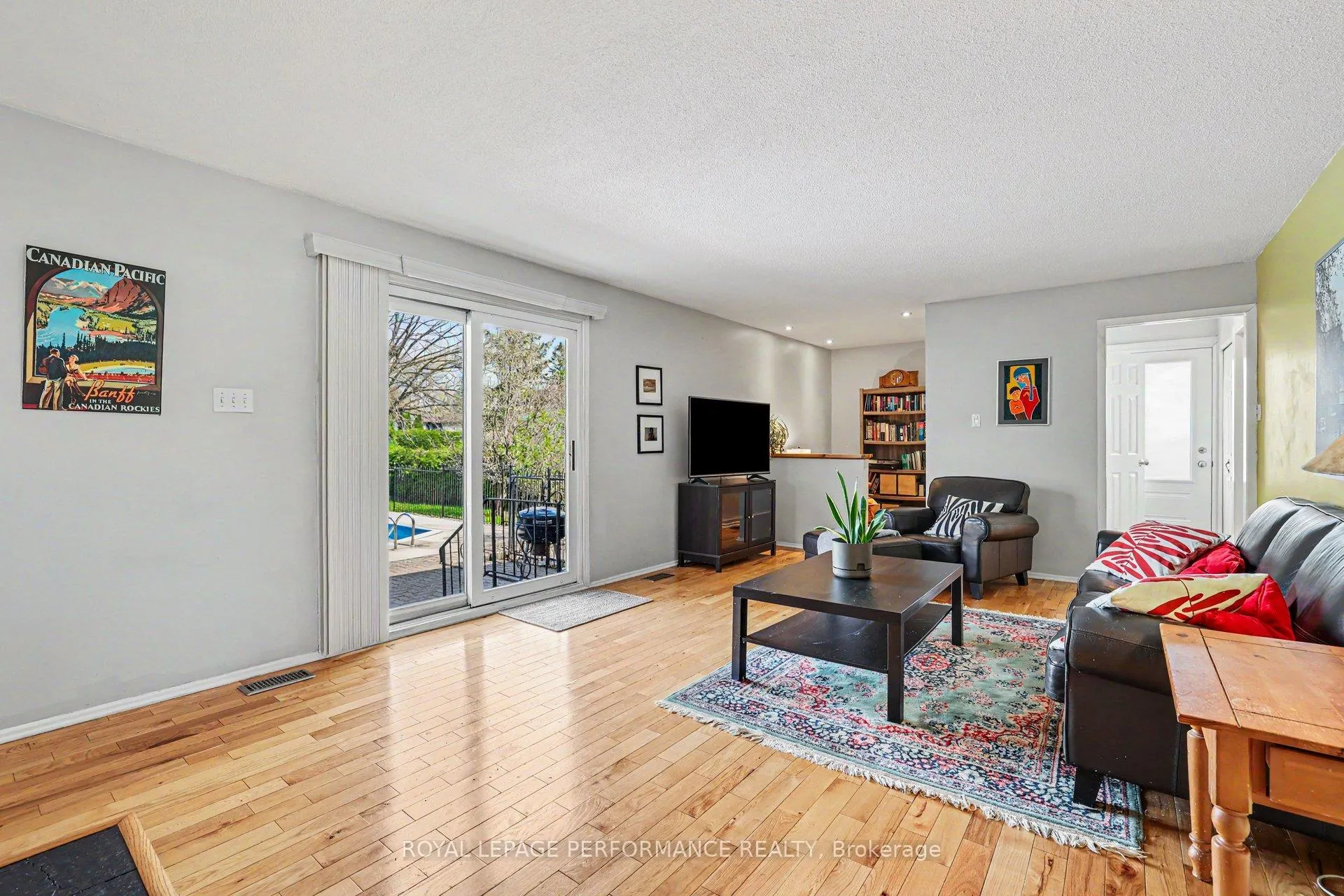 Photo 13 of 26 Delong Drive, Ottawa, Beacon Hill North — HOMEH