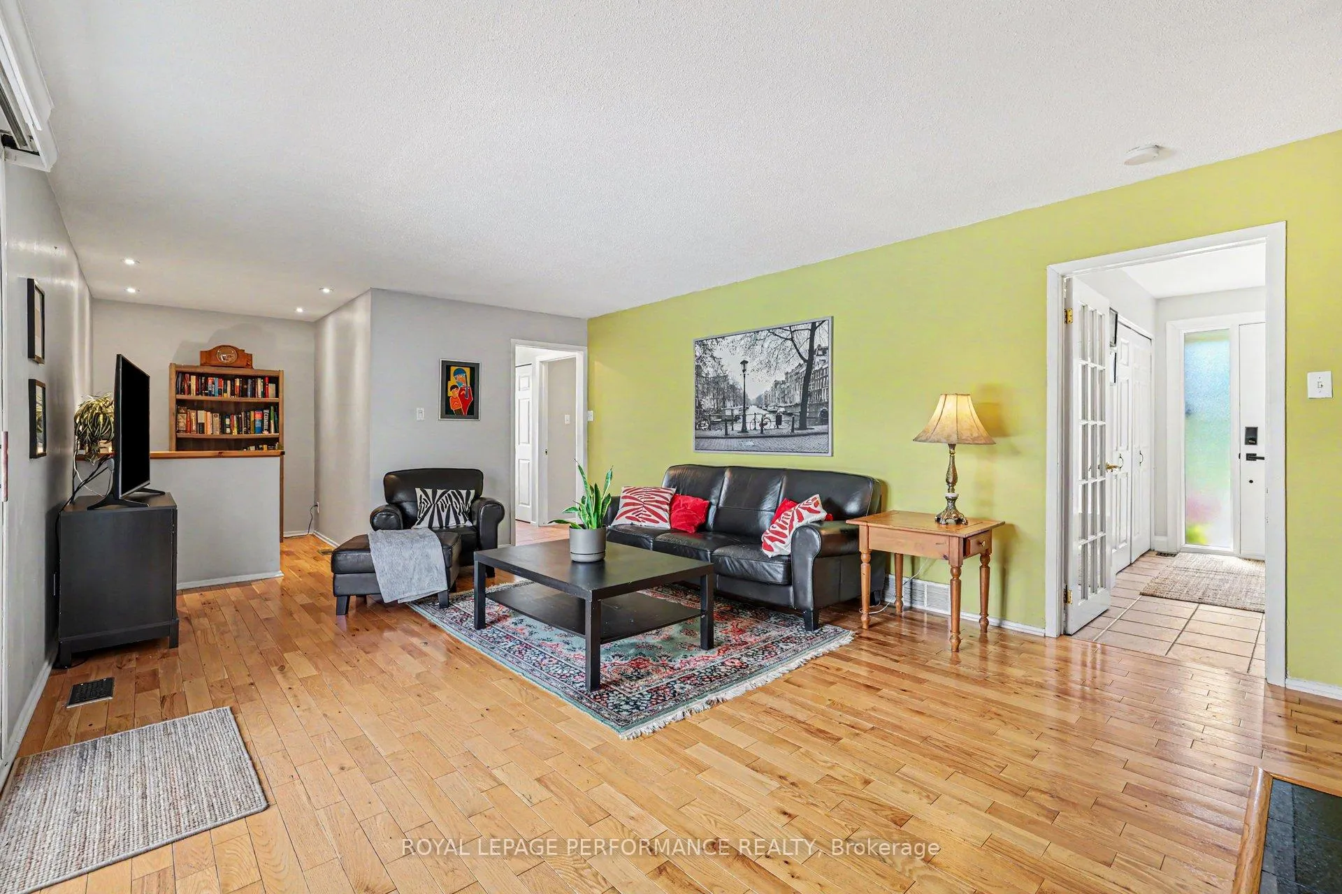 Photo 14 of 26 Delong Drive, Ottawa, Beacon Hill North — HOMEH