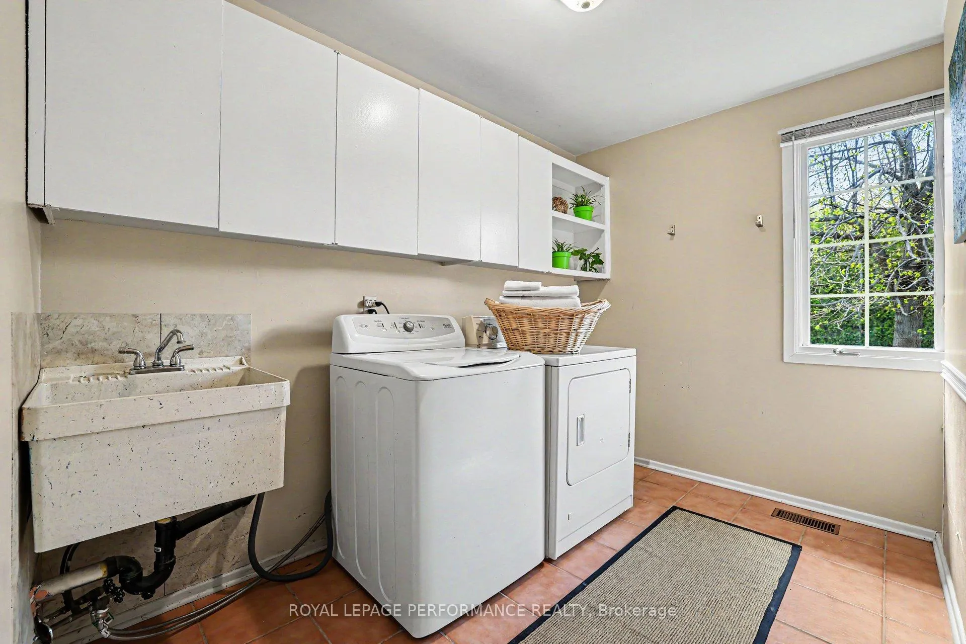 Photo 17 of 26 Delong Drive, Ottawa, Beacon Hill North — HOMEH