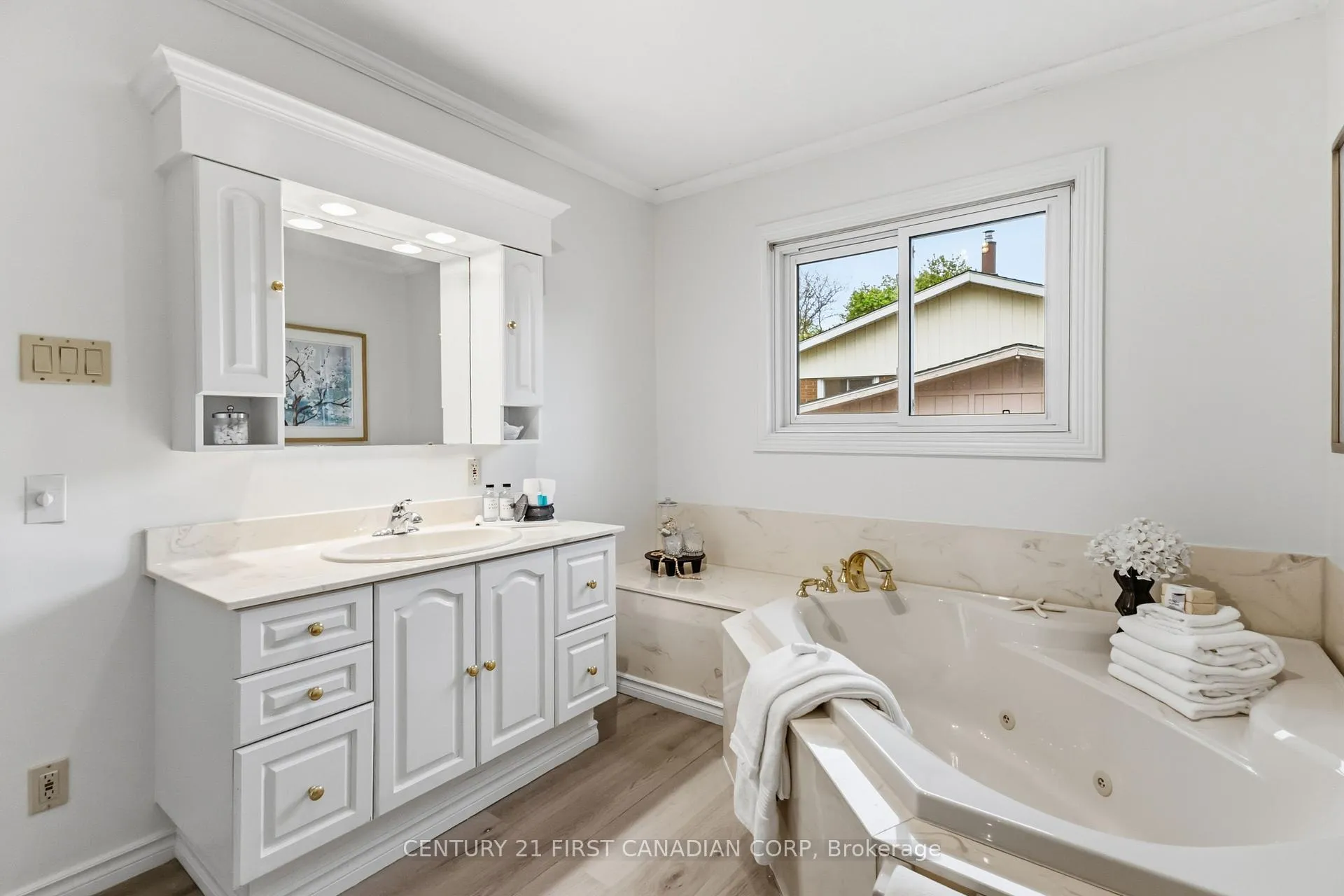 Photo 11 of 685 Ladybrook Crescent, London, South O — HOMEH