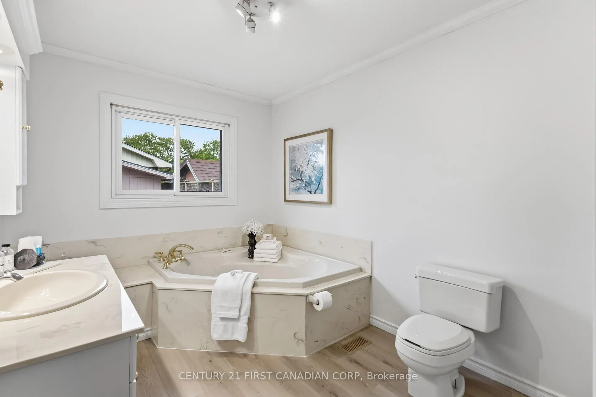 Photo 12 of 685 Ladybrook Crescent, London, South O — HOMEH