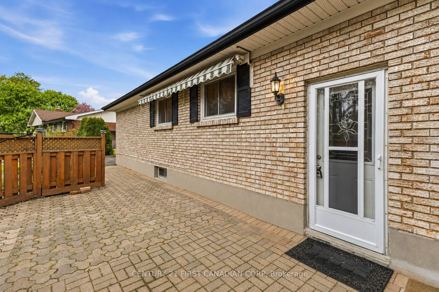 Photo 18 of 685 Ladybrook Crescent, London, South O — HOMEH
