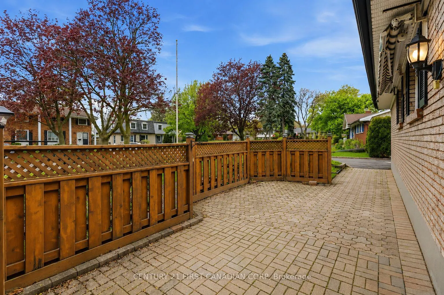 Photo 19 of 685 Ladybrook Crescent, London, South O — HOMEH