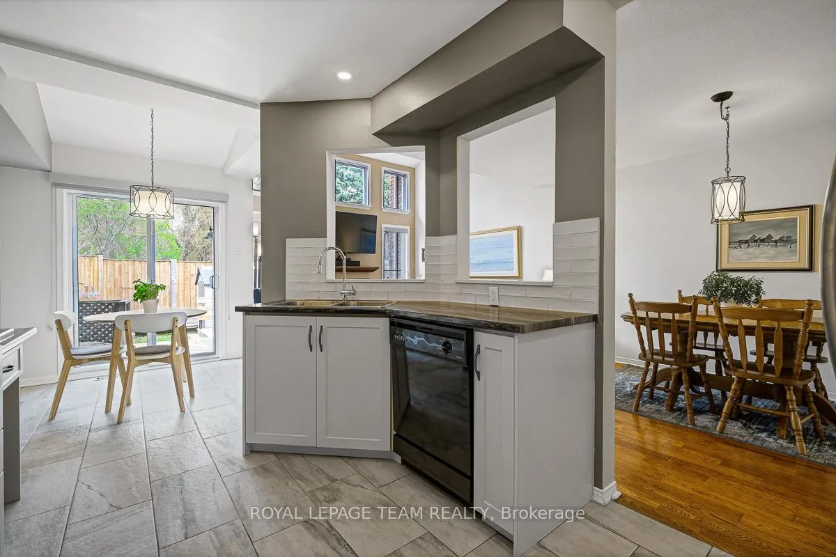 Photo 15 of 19 Inverkip Avenue, Ottawa, Hunt Club Park/Greenboro — HOMEH