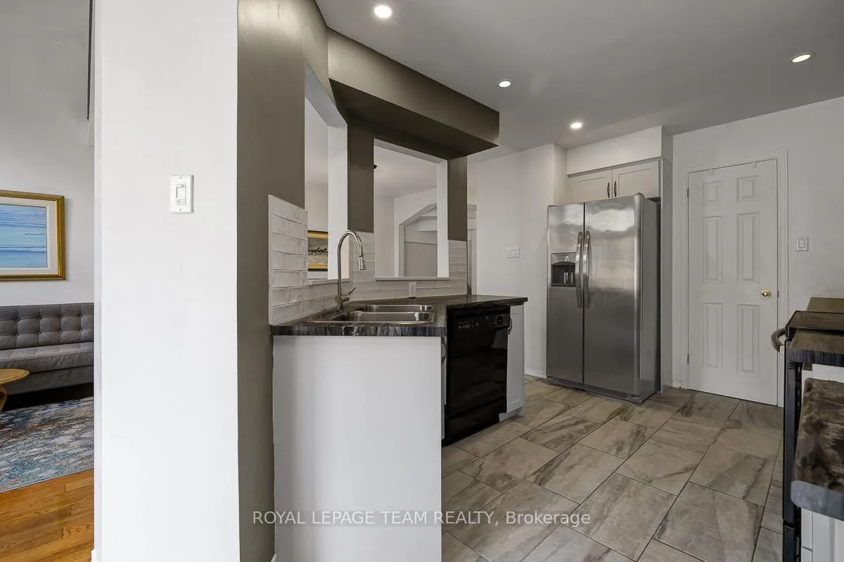 Photo 18 of 19 Inverkip Avenue, Ottawa, Hunt Club Park/Greenboro — HOMEH