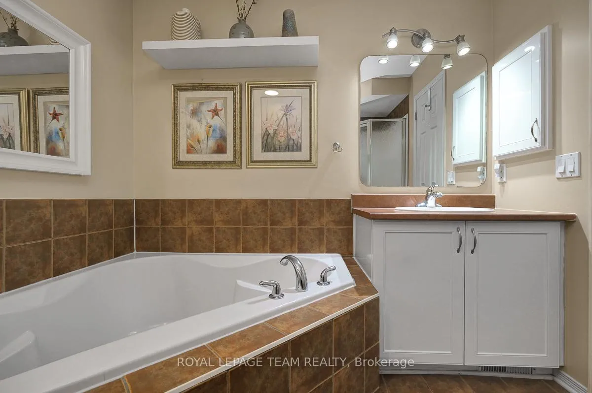 Photo 27 of 19 Inverkip Avenue, Ottawa, Hunt Club Park/Greenboro — HOMEH