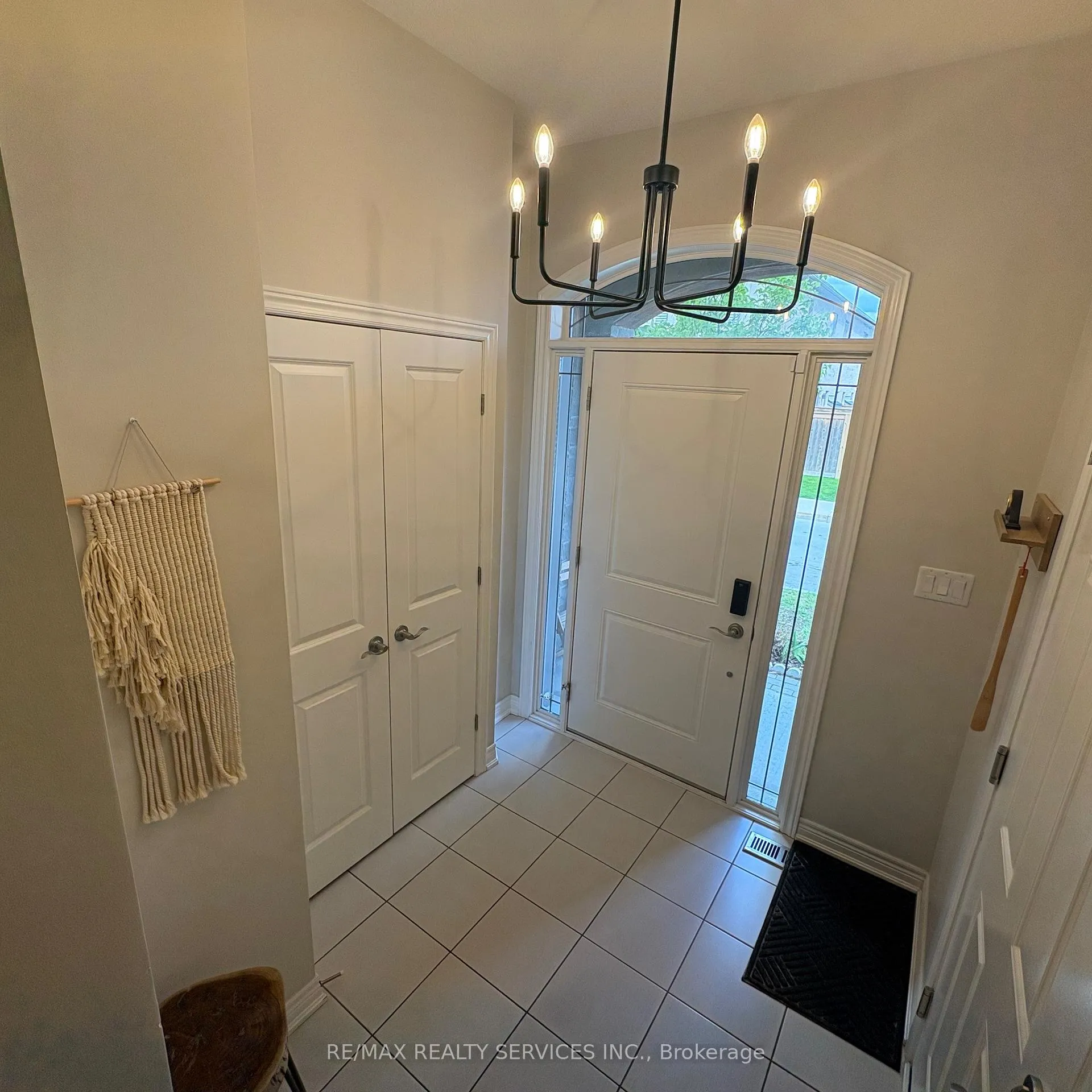 Photo 2 of 7 Sonoma Valley Crescent, Hamilton, Mewburn — HOMEH