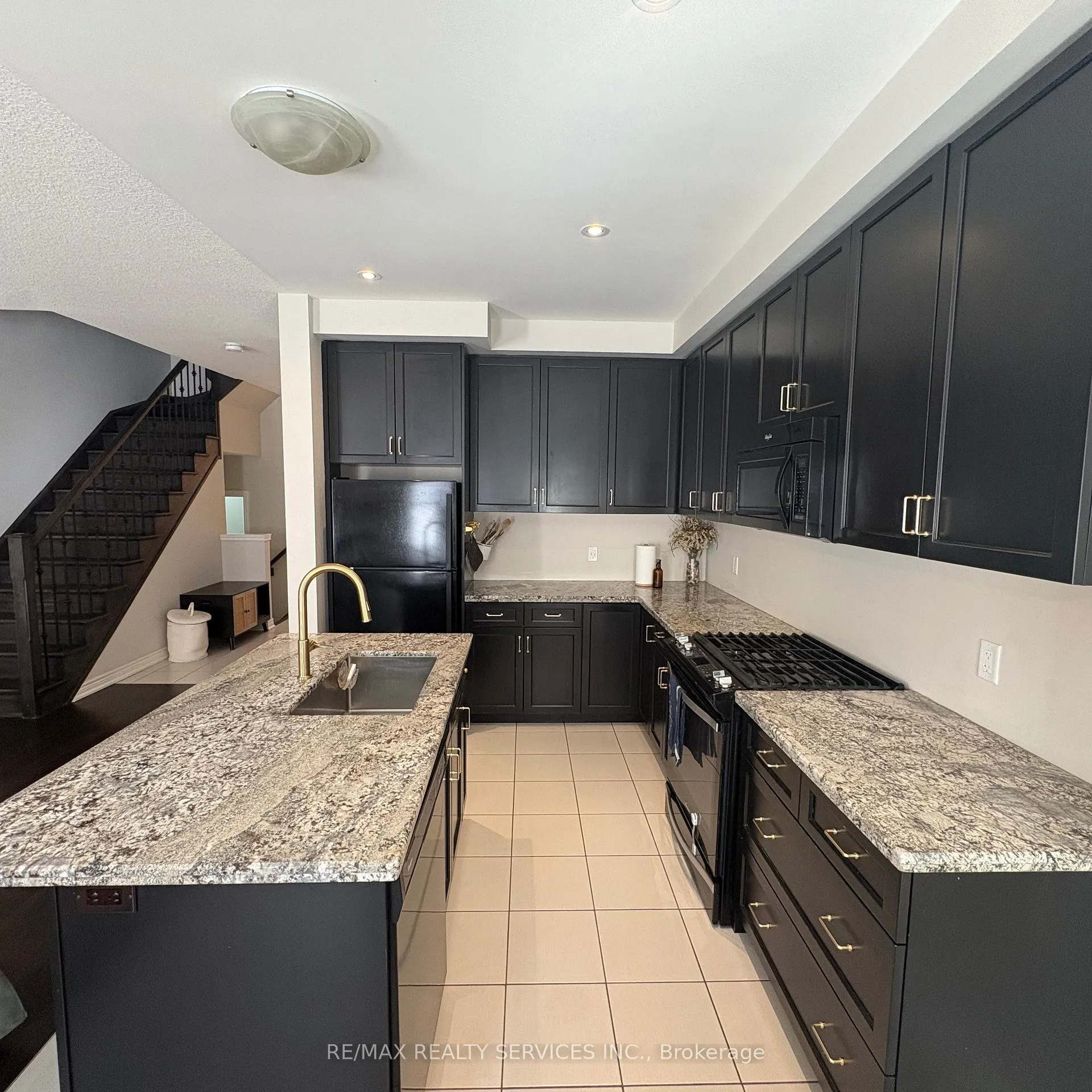 Photo 8 of 7 Sonoma Valley Crescent, Hamilton, Mewburn — HOMEH