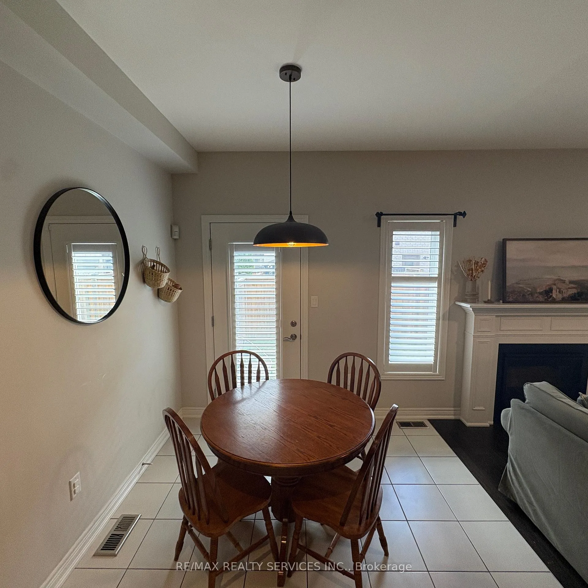 Photo 9 of 7 Sonoma Valley Crescent, Hamilton, Mewburn — HOMEH