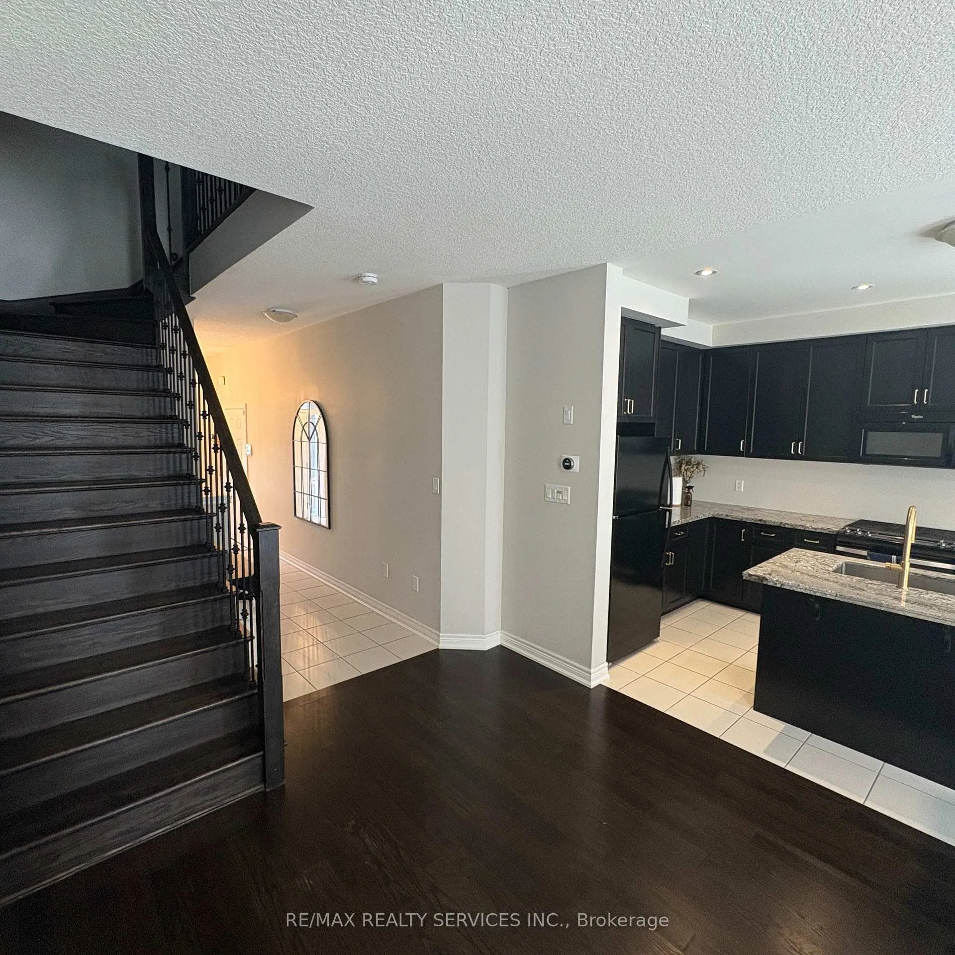 Photo 11 of 7 Sonoma Valley Crescent, Hamilton, Mewburn — HOMEH