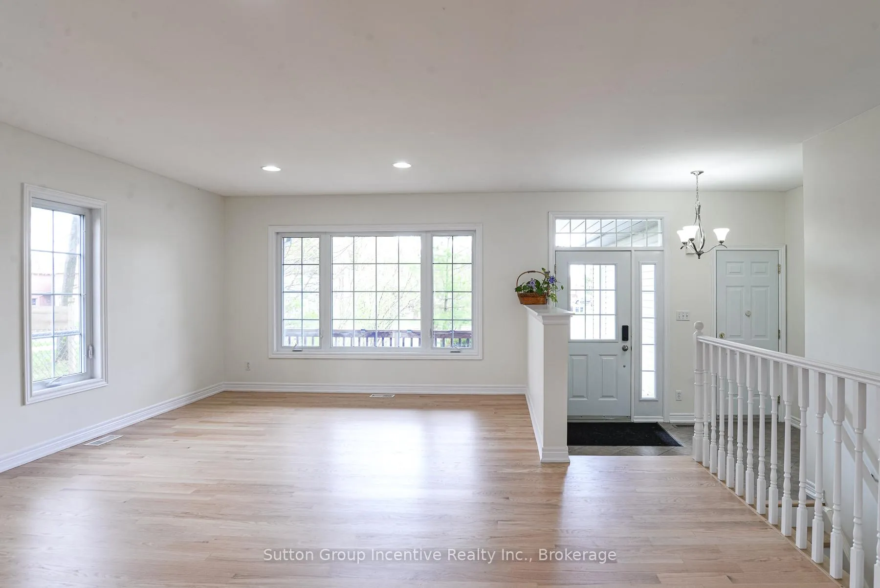 Photo 4 of 391 Grenville Avenue, Orillia — HOMEH