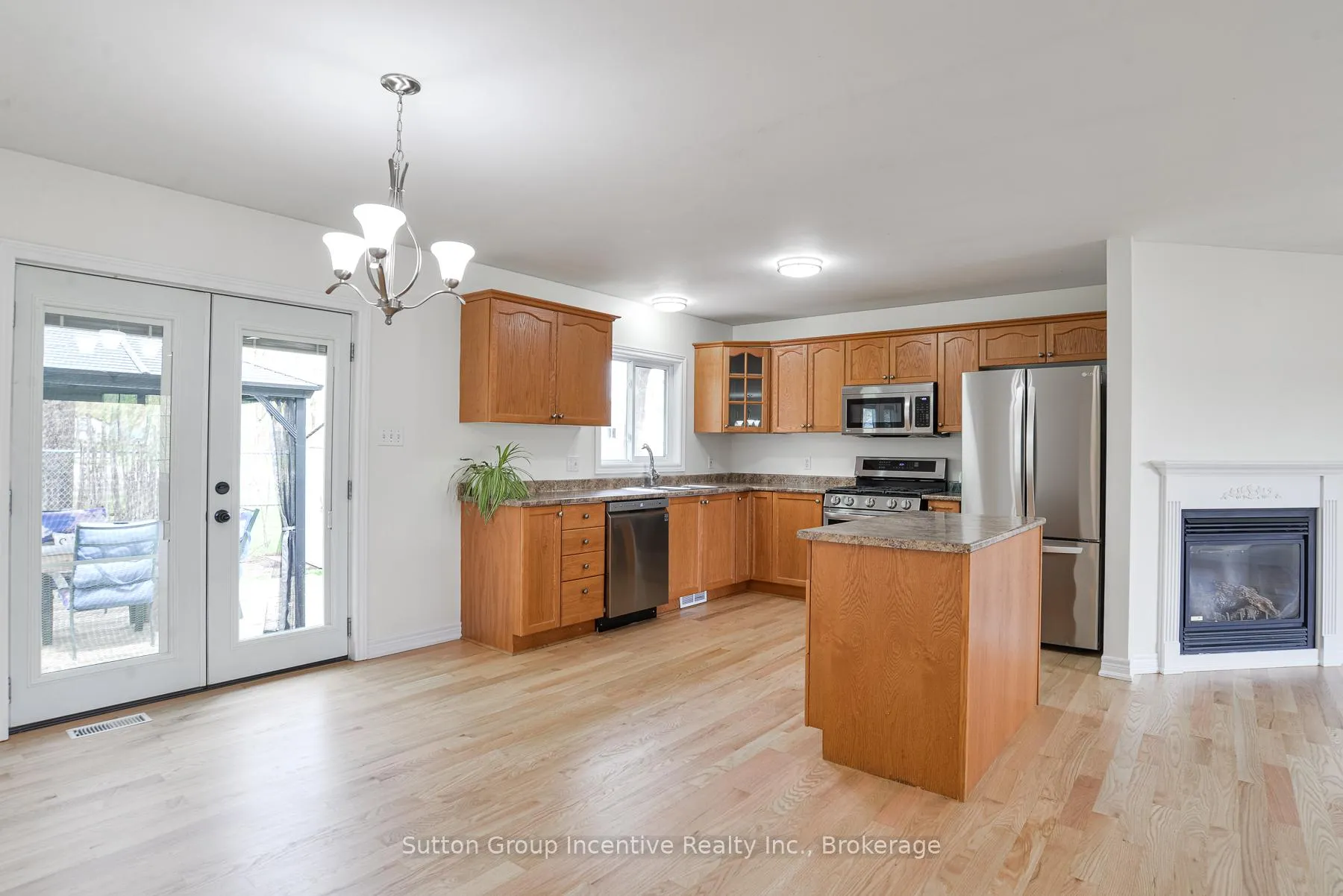 Photo 7 of 391 Grenville Avenue, Orillia — HOMEH