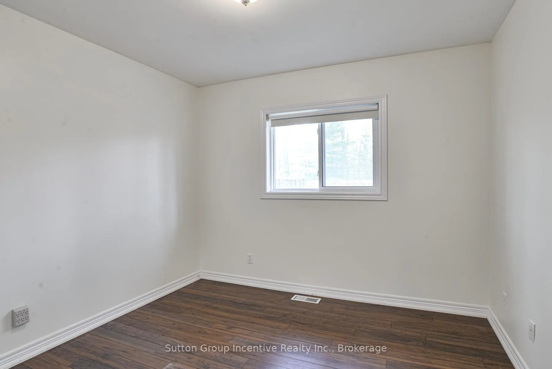 Photo 11 of 391 Grenville Avenue, Orillia — HOMEH