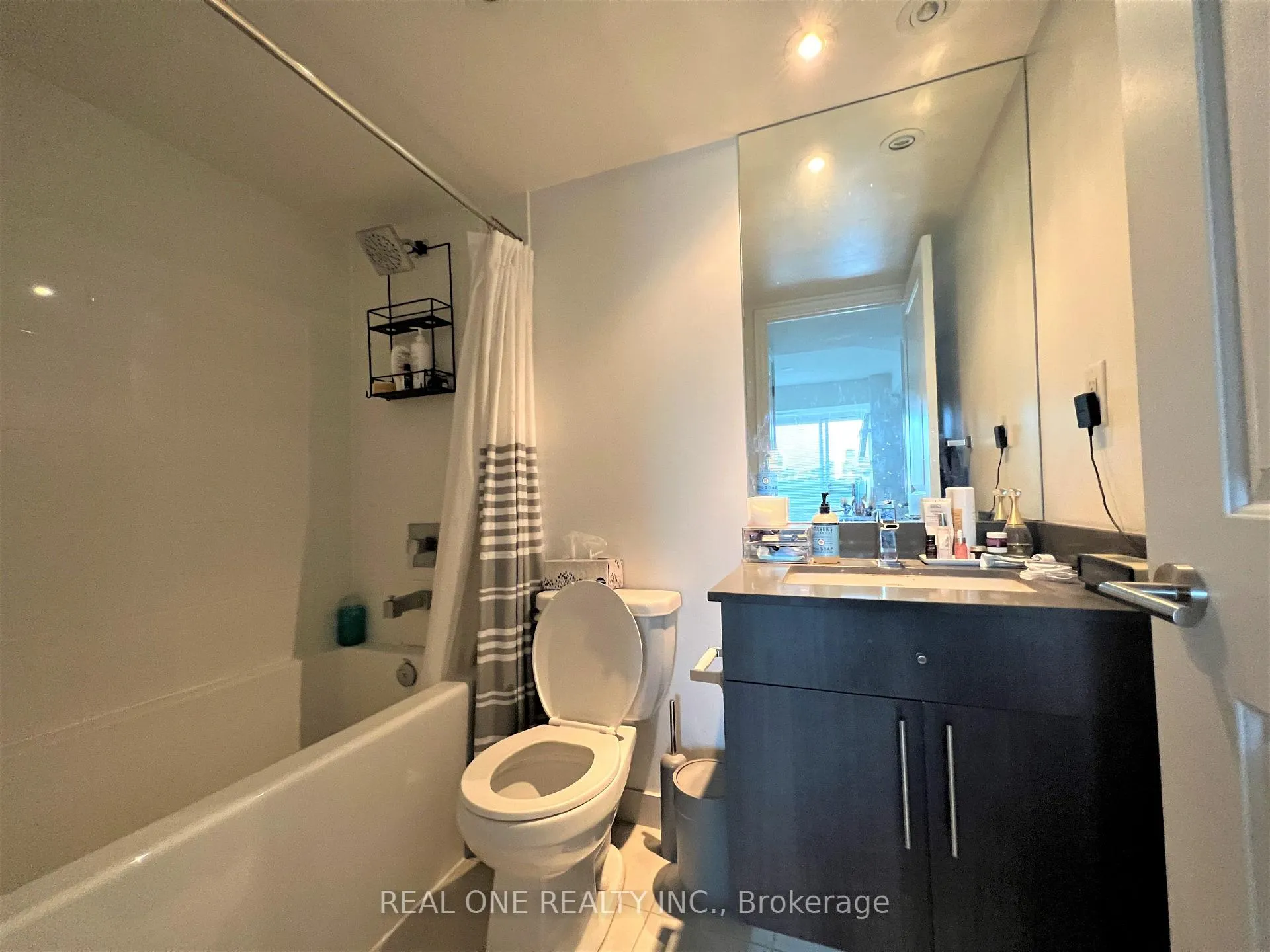 Photo 7 of Unit 916, 400 Adelaide Street E, Toronto, Moss Park — HOMEH
