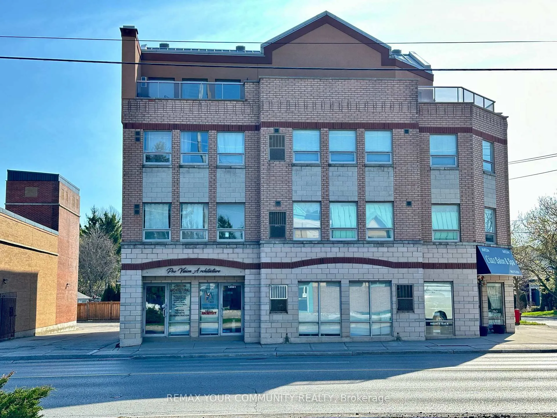 Photo 1 of Unit 305, 14961 Yonge Street, Aurora, Aurora Village — HOMEH