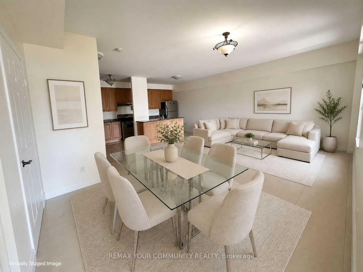 Photo 3 of Unit 305, 14961 Yonge Street, Aurora, Aurora Village — HOMEH