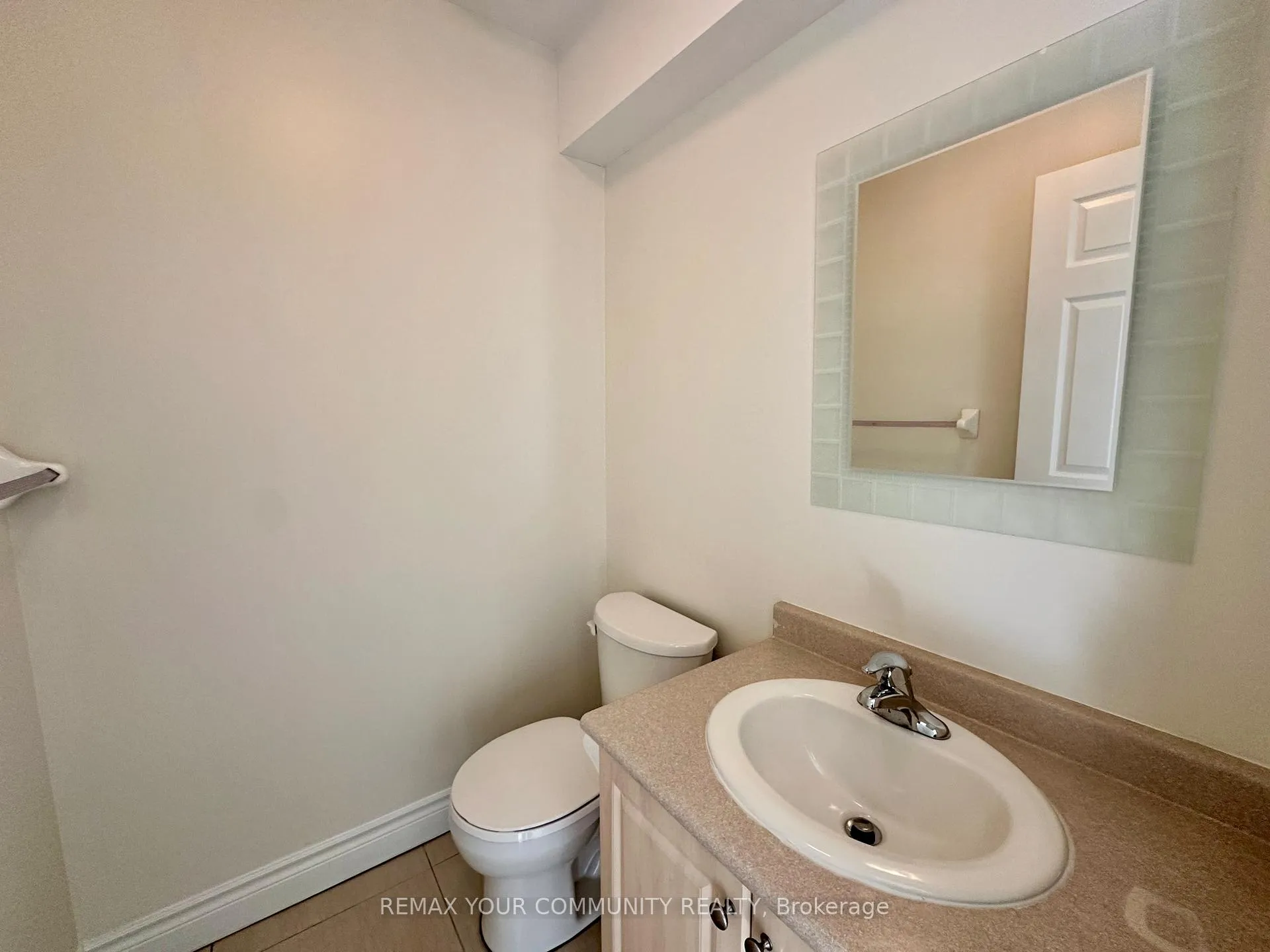 Photo 14 of Unit 305, 14961 Yonge Street, Aurora, Aurora Village — HOMEH