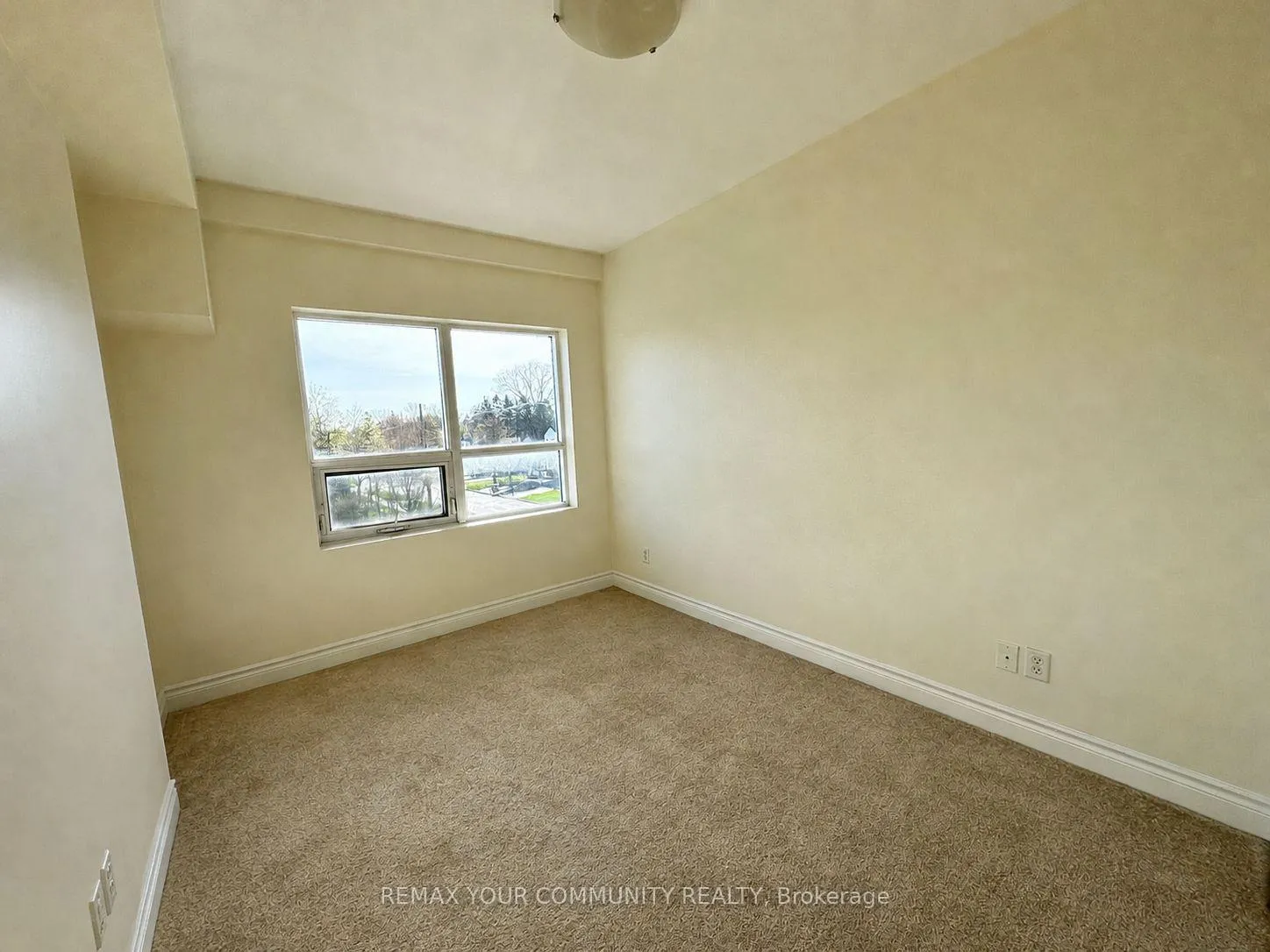 Photo 16 of Unit 305, 14961 Yonge Street, Aurora, Aurora Village — HOMEH