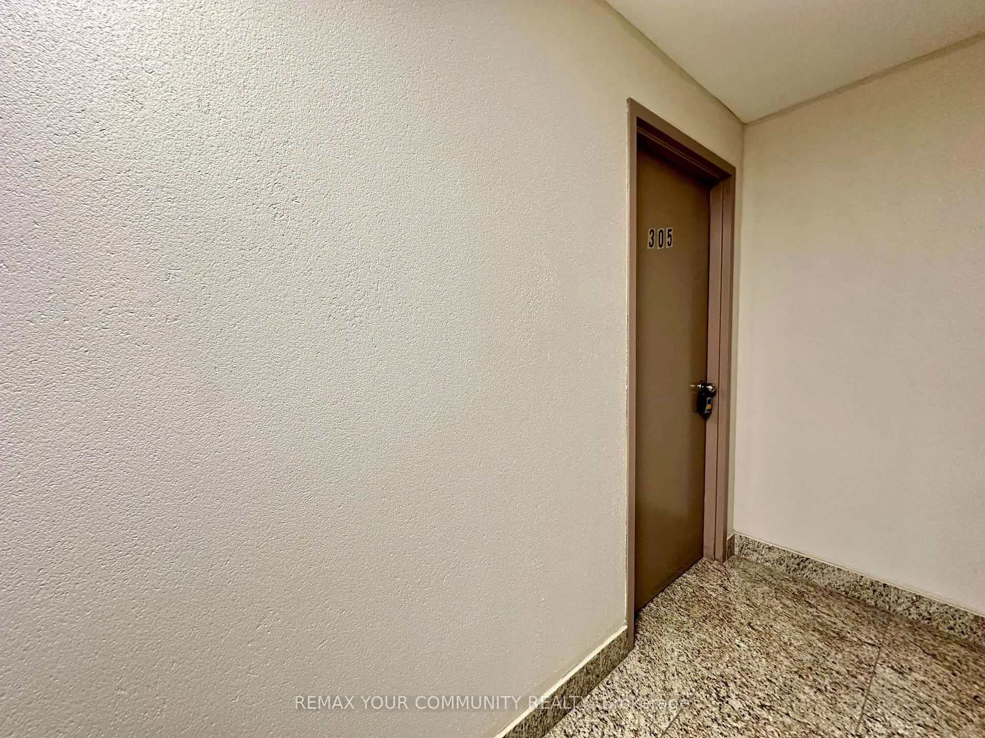 Photo 23 of Unit 305, 14961 Yonge Street, Aurora, Aurora Village — HOMEH