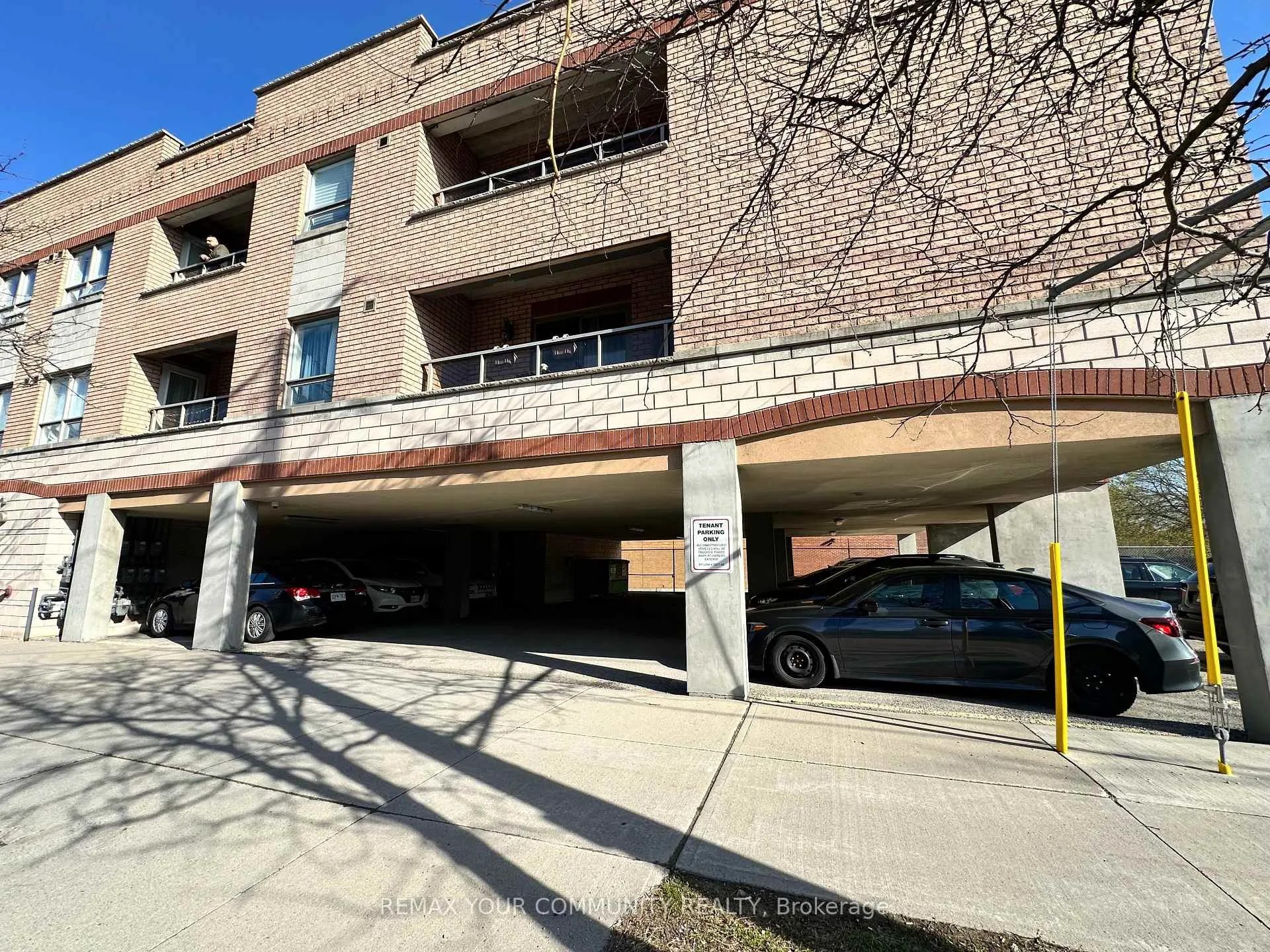 Photo 26 of Unit 305, 14961 Yonge Street, Aurora, Aurora Village — HOMEH