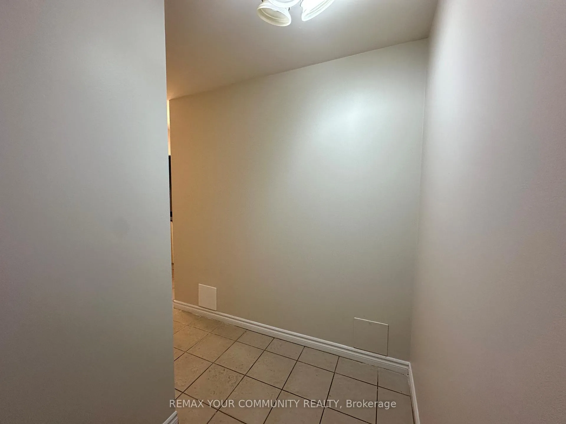 Photo 2 of Unit 201, 15207 Yonge Street, Aurora, Aurora Village — HOMEH