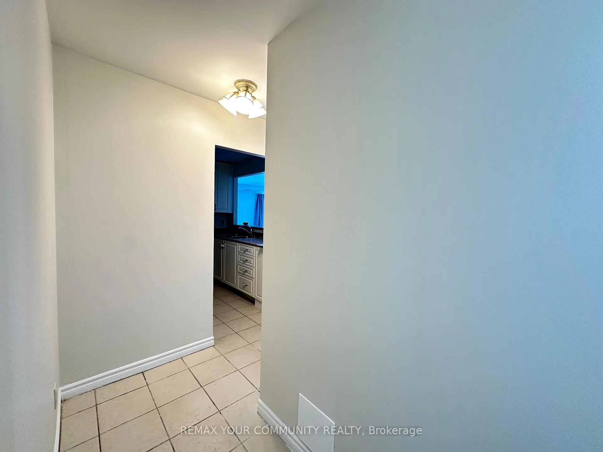 Photo 3 of Unit 201, 15207 Yonge Street, Aurora, Aurora Village — HOMEH