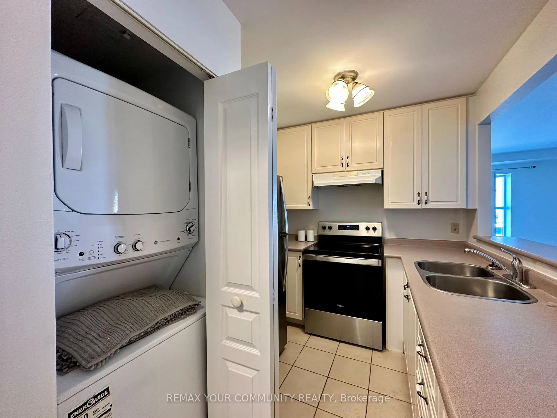 Photo 7 of Unit 201, 15207 Yonge Street, Aurora, Aurora Village — HOMEH