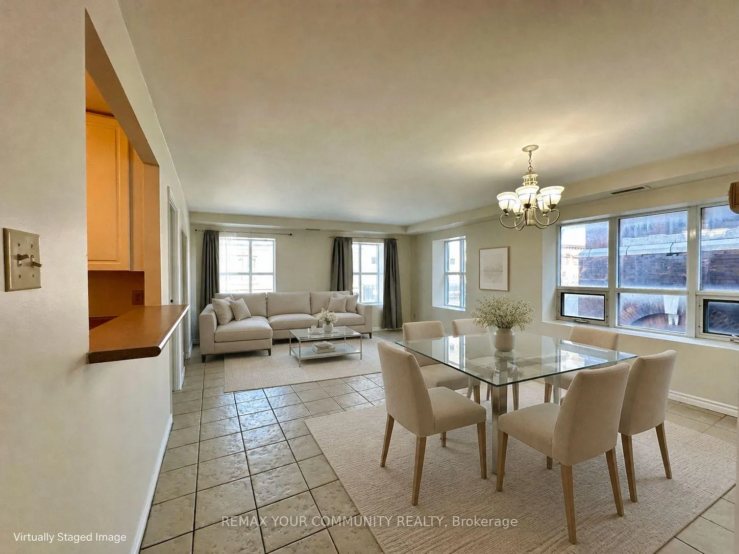 Photo 8 of Unit 201, 15207 Yonge Street, Aurora, Aurora Village — HOMEH