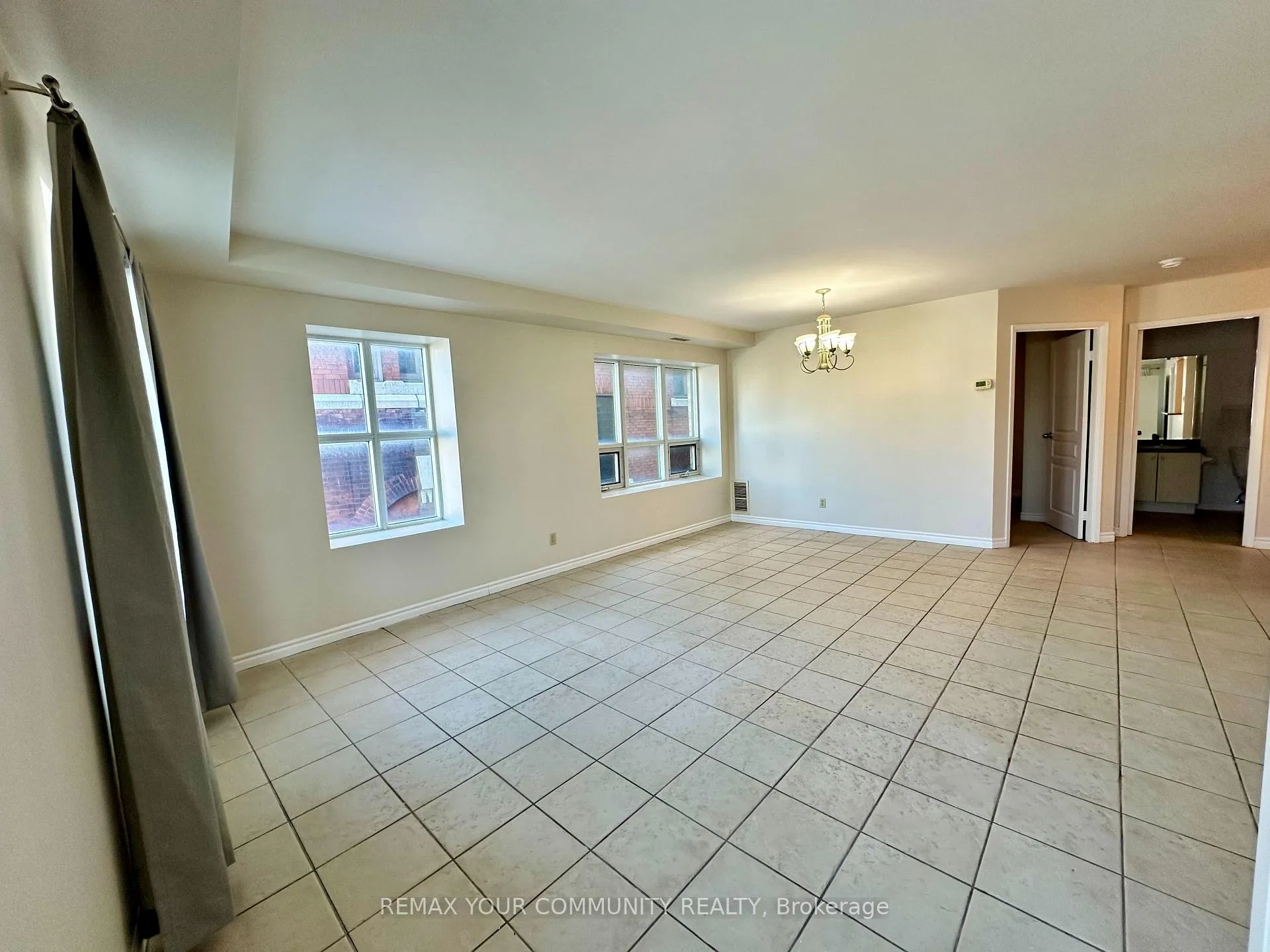 Photo 10 of Unit 201, 15207 Yonge Street, Aurora, Aurora Village — HOMEH