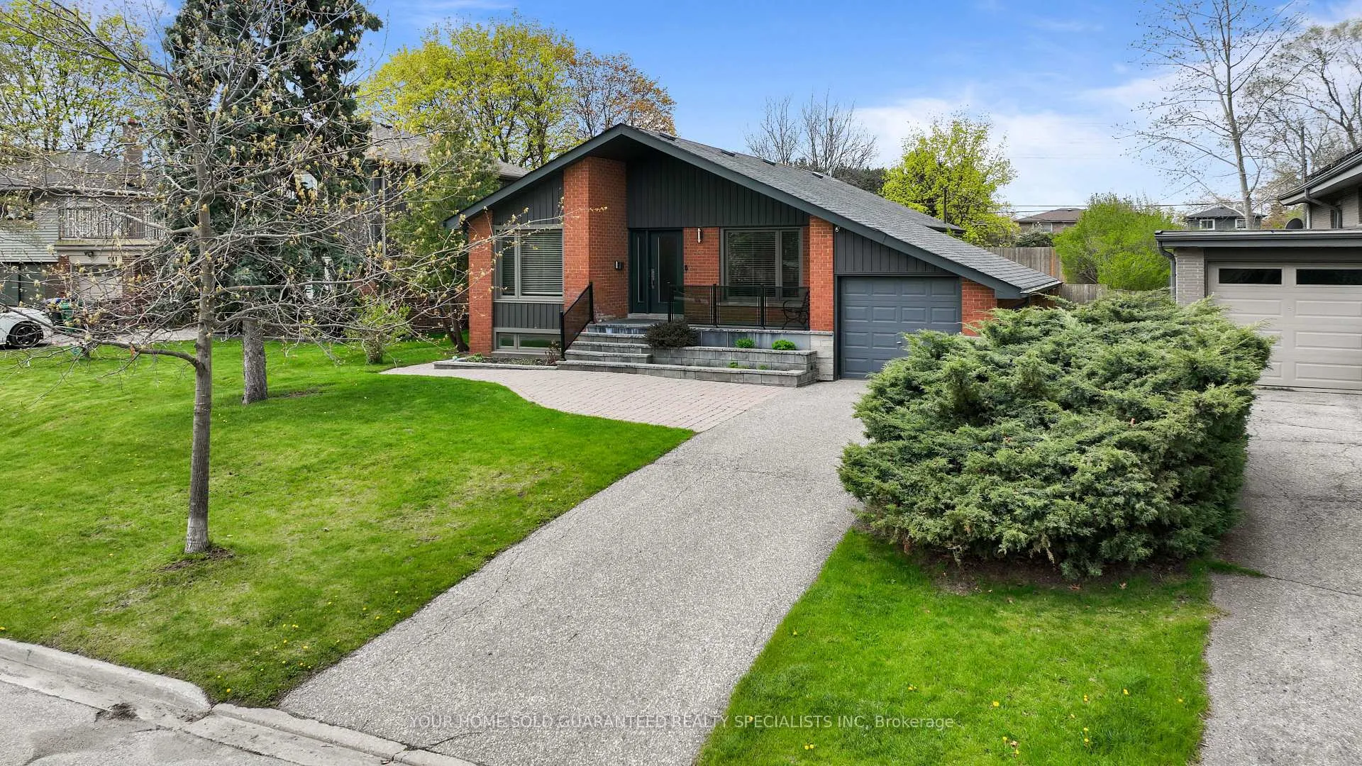 Photo 1 of 947 Sierra Boulevard, Mississauga, Applewood — HOMEH