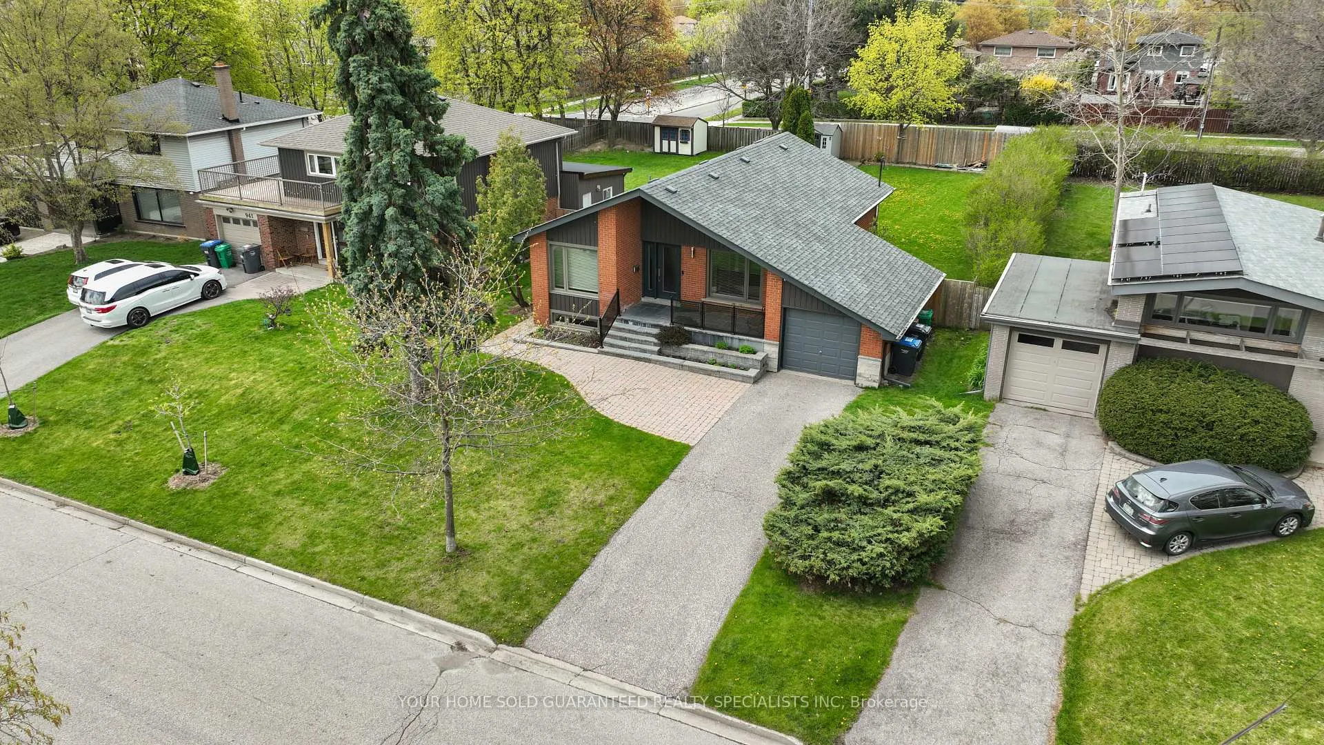 Photo 2 of 947 Sierra Boulevard, Mississauga, Applewood — HOMEH