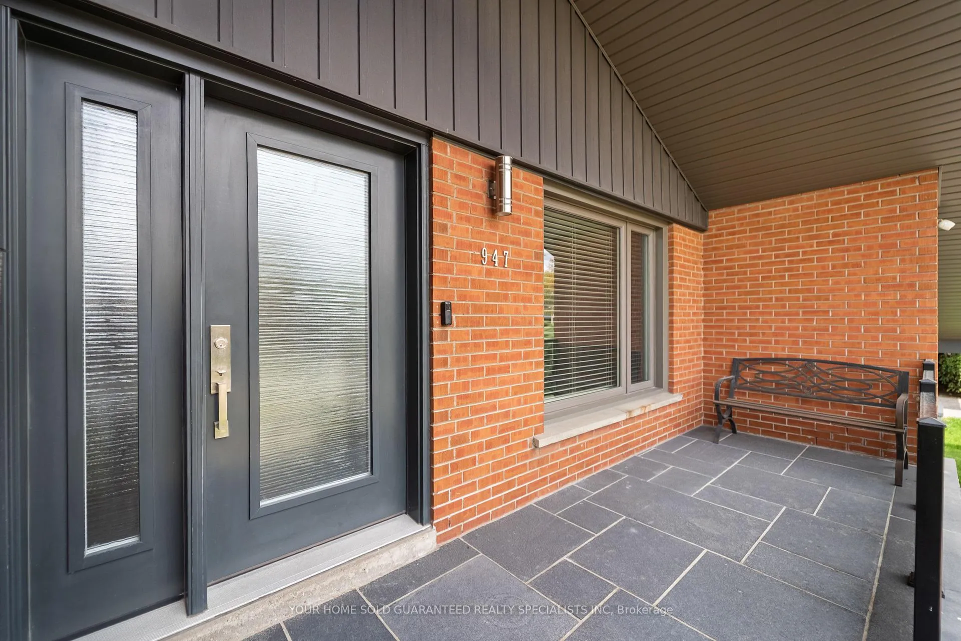 Photo 3 of 947 Sierra Boulevard, Mississauga, Applewood — HOMEH